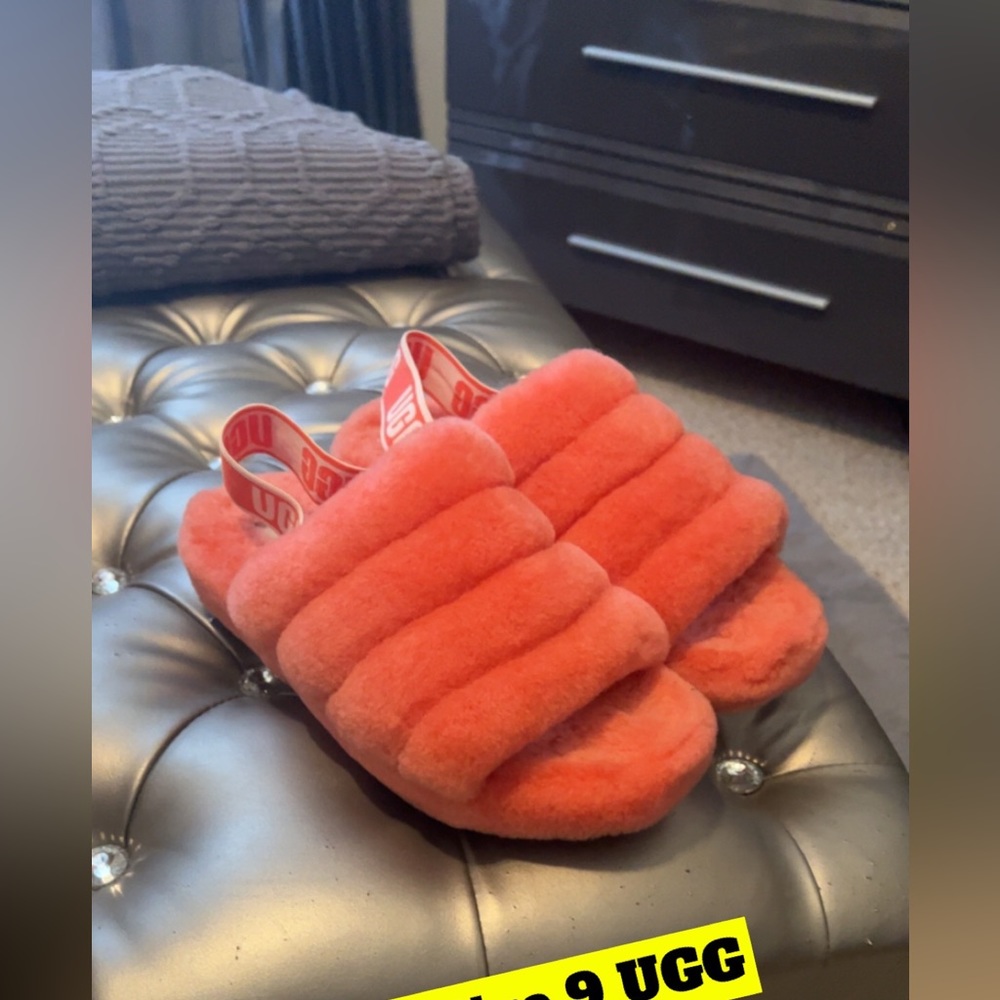 SOLD‼️‼️ CORAL UGG SLIPPERS